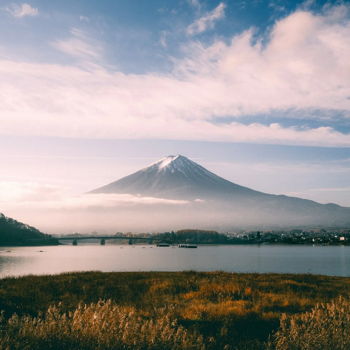 ポラロイド風に貼った河口湖と富士山の写真